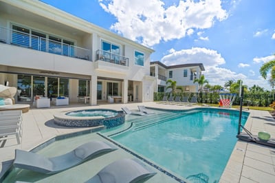 Luxury Villa Photo #6