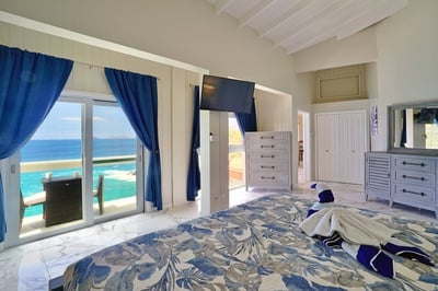 Luxury Villa Photo #30