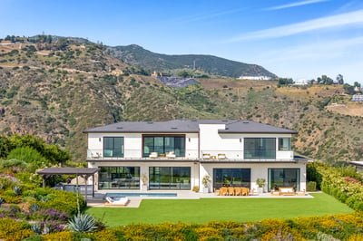 Luxury Villa Photo #6