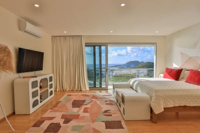 Luxury Villa Photo #22
