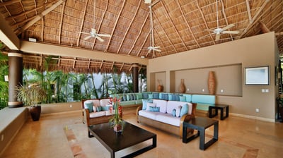 Luxury Villa Photo #33