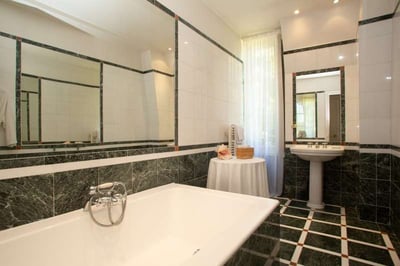Luxury Villa Photo #32