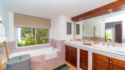 Luxury Villa Photo #31