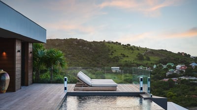 By Night: Modern and chic outdoor lightings.