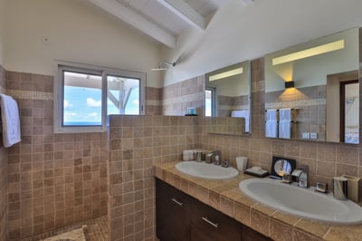 Luxury Villa Photo #38