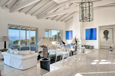 Luxury Villa Photo #18