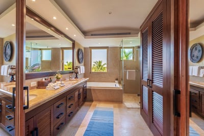 Luxury Villa Photo #24