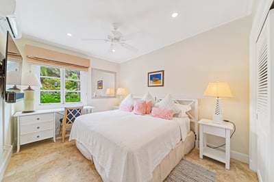 Luxury Villa Photo #26