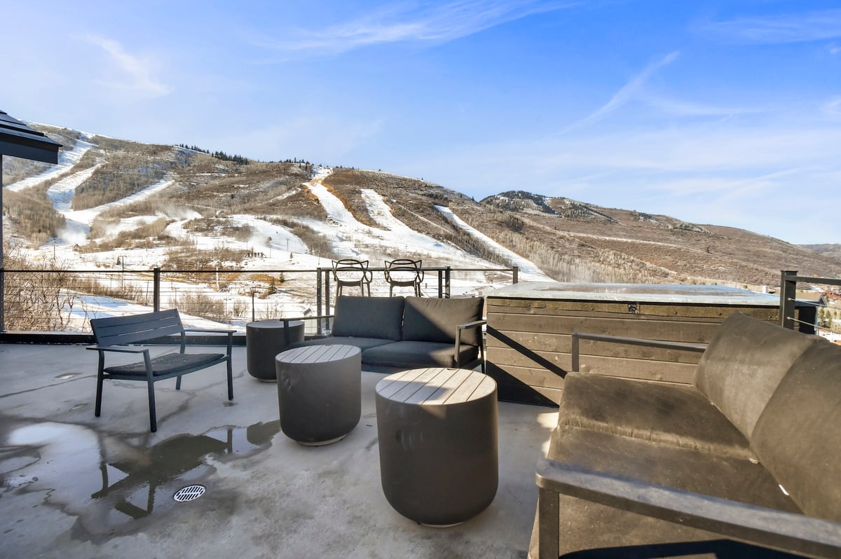 Japandi Slopeside Retreat