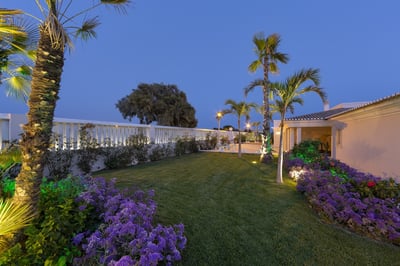 Luxury Villa Photo #6
