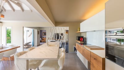 Kitchen & Dining Area