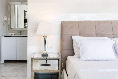 Luxury Villa Photo #16
