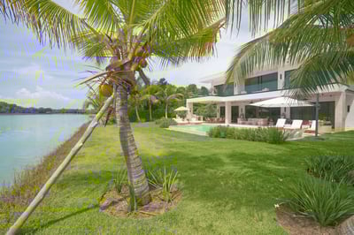 Luxury Villa Photo #2
