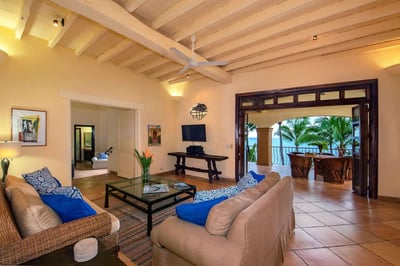 Luxury Villa Photo #22