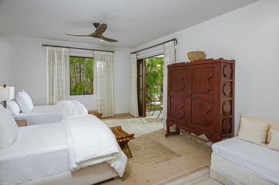 Luxury Villa Photo #23