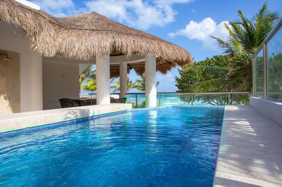 Luxury Villa Photo #3