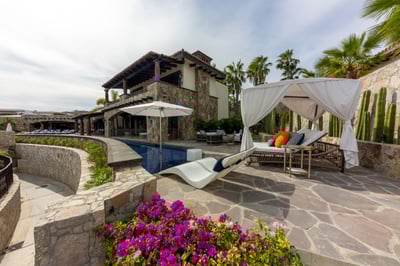 Luxury Villa Photo #10