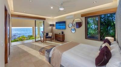 Luxury Villa Photo #37
