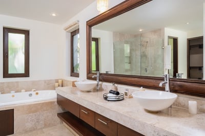 Luxury Villa Photo #23