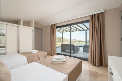 Luxury Villa Photo #37
