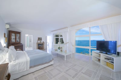 Luxury Villa Photo #36