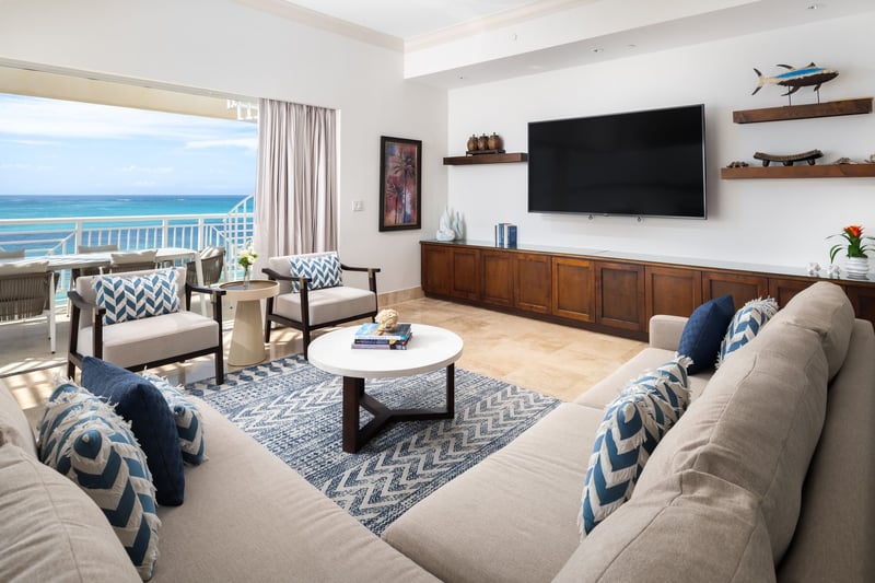 4 BDM Oceanfront Penthouse with Roof Terrace at Windsong Resort