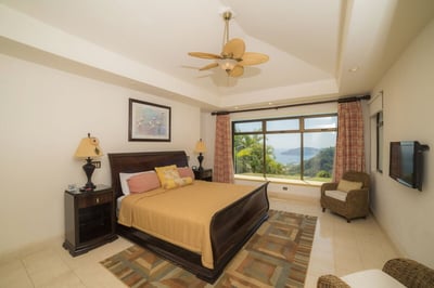 Luxury Villa Photo #29