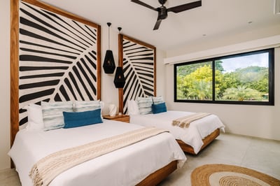 Suite 5 - Queen Beds, AC -Level 1