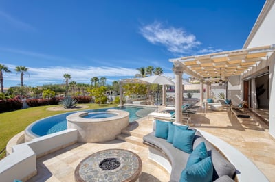 Luxury Villa Photo #15