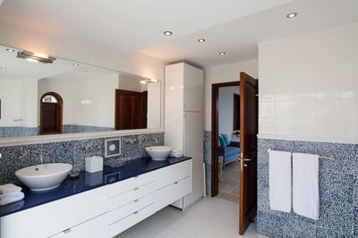 Luxury Villa Photo #43