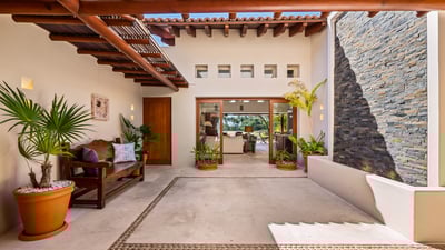 Luxury Villa Photo #15