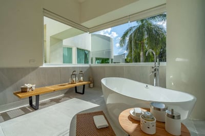 Luxury Villa Photo #25