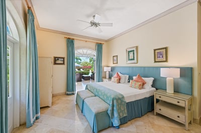 Luxury Villa Photo #3