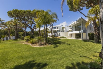 Luxury Villa Photo #4