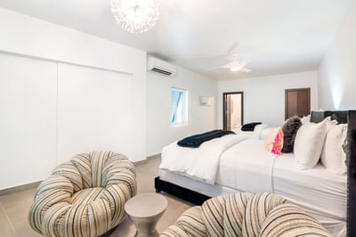 Luxury Villa Photo #35