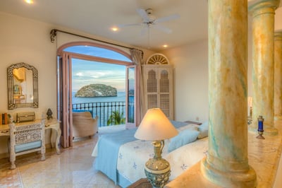 Luxury Villa Photo #19