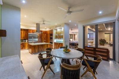 Luxury Villa Photo #17