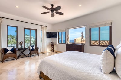 Luxury Villa Photo #35