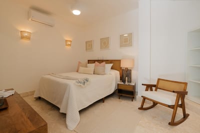 Luxury Villa Photo #22