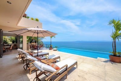 Luxury Villa Photo #6