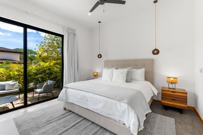 Main House – Primary 1: King Bed, AC & Private Terrace