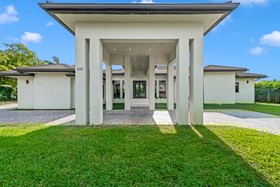 Luxury Villa Photo #12