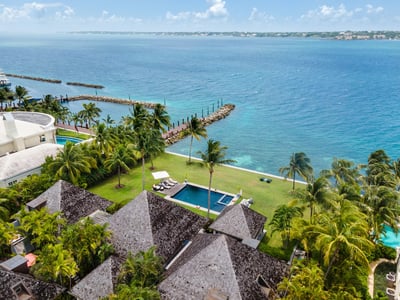 Luxury Villa Photo #3