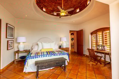 Luxury Villa Photo #34