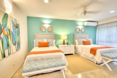Luxury Villa Photo #23
