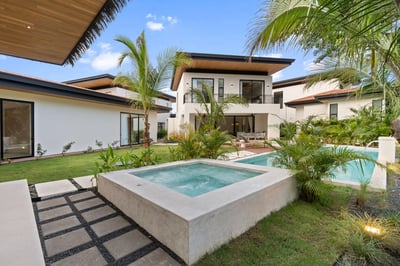Luxury Villa Photo #3