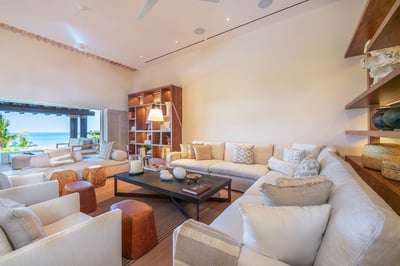 Luxury Villa Photo #9