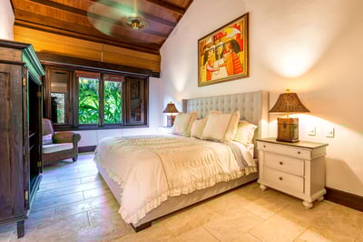 Luxury Villa Photo #18