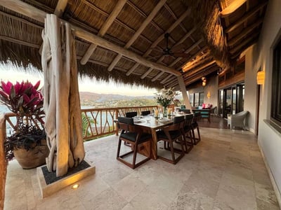 Luxury Villa Photo #9