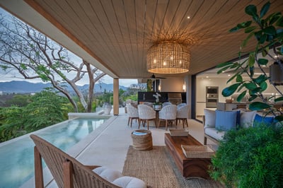 Luxury Villa Photo #6